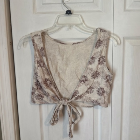 Sunflower Pattern front tie top - Picture 1 of 4